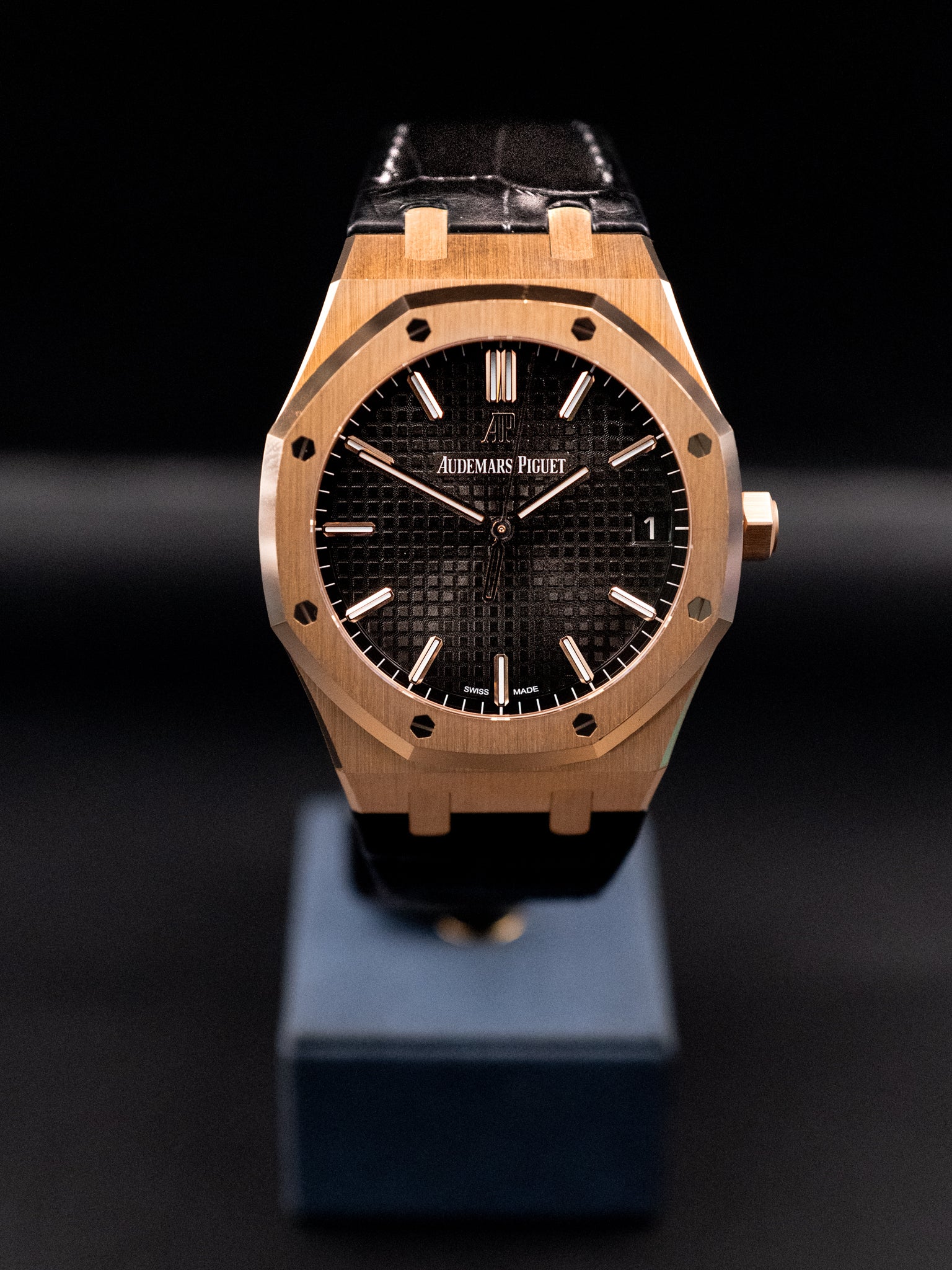 AUDEMARS PIGUET ROYAL OAK BLACK DIAL 15500OR